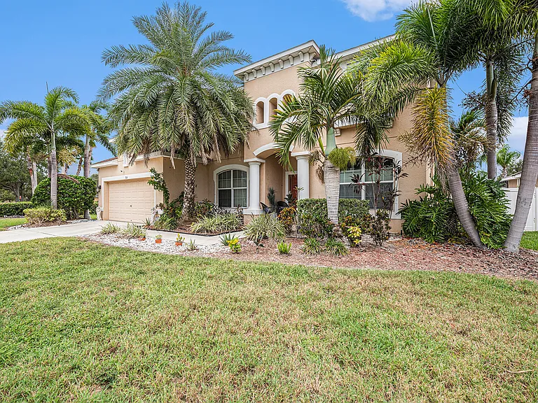706 York Dale Dr — Photo 2