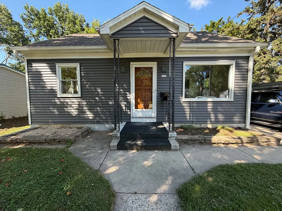 2 bed, 720 sqft, $1,800 — Photo 1