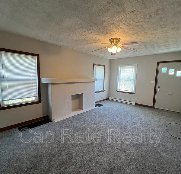 924 E 18th Ave — Photo 5