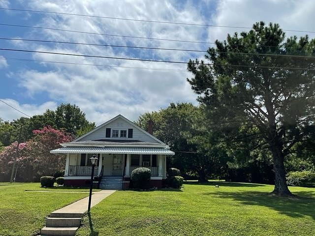 1st image of 104 Peace St