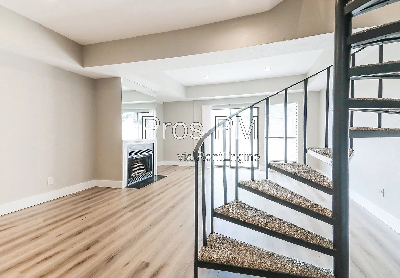 2 bed, 1.5 bath, 827 sqft, $1,385 — Photo 3