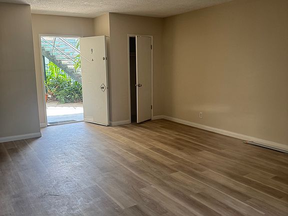 3rd image of 4450 Murietta Ave #9
