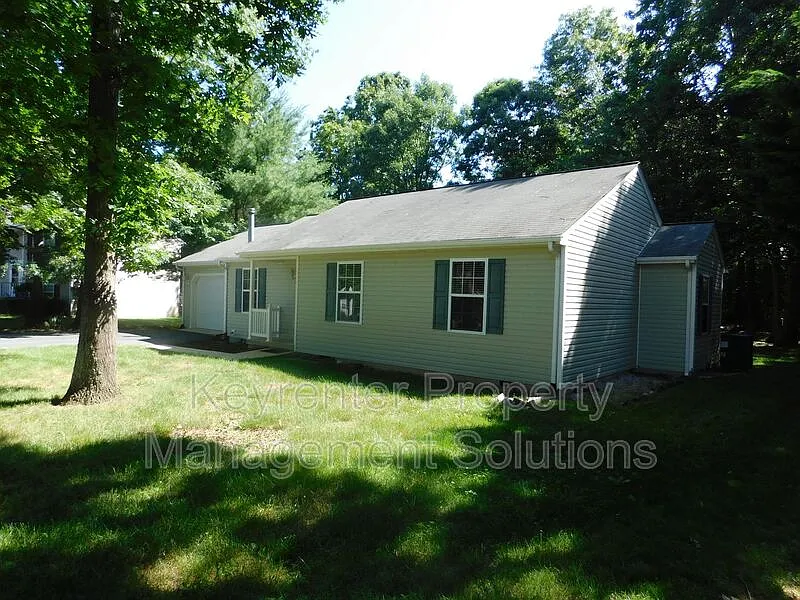 3 bed, 2.0 bath, 1167 sqft, $1,795 — Photo 3