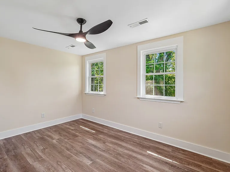 1425 Shelton Ave — Photo 18