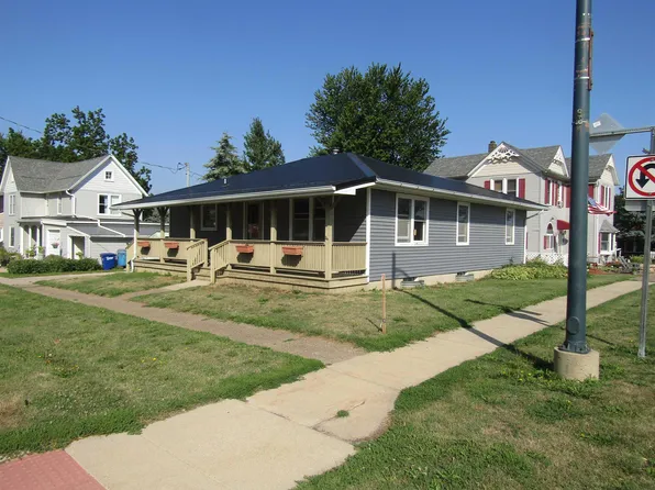 102 W Watson St, Garnavillo, IA 52049