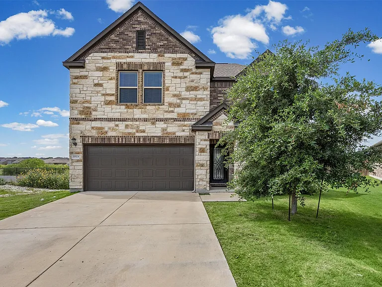 11924 Gilleland Ln — Photo 1