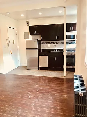 Rented by Real Broker NY LLC | media 9