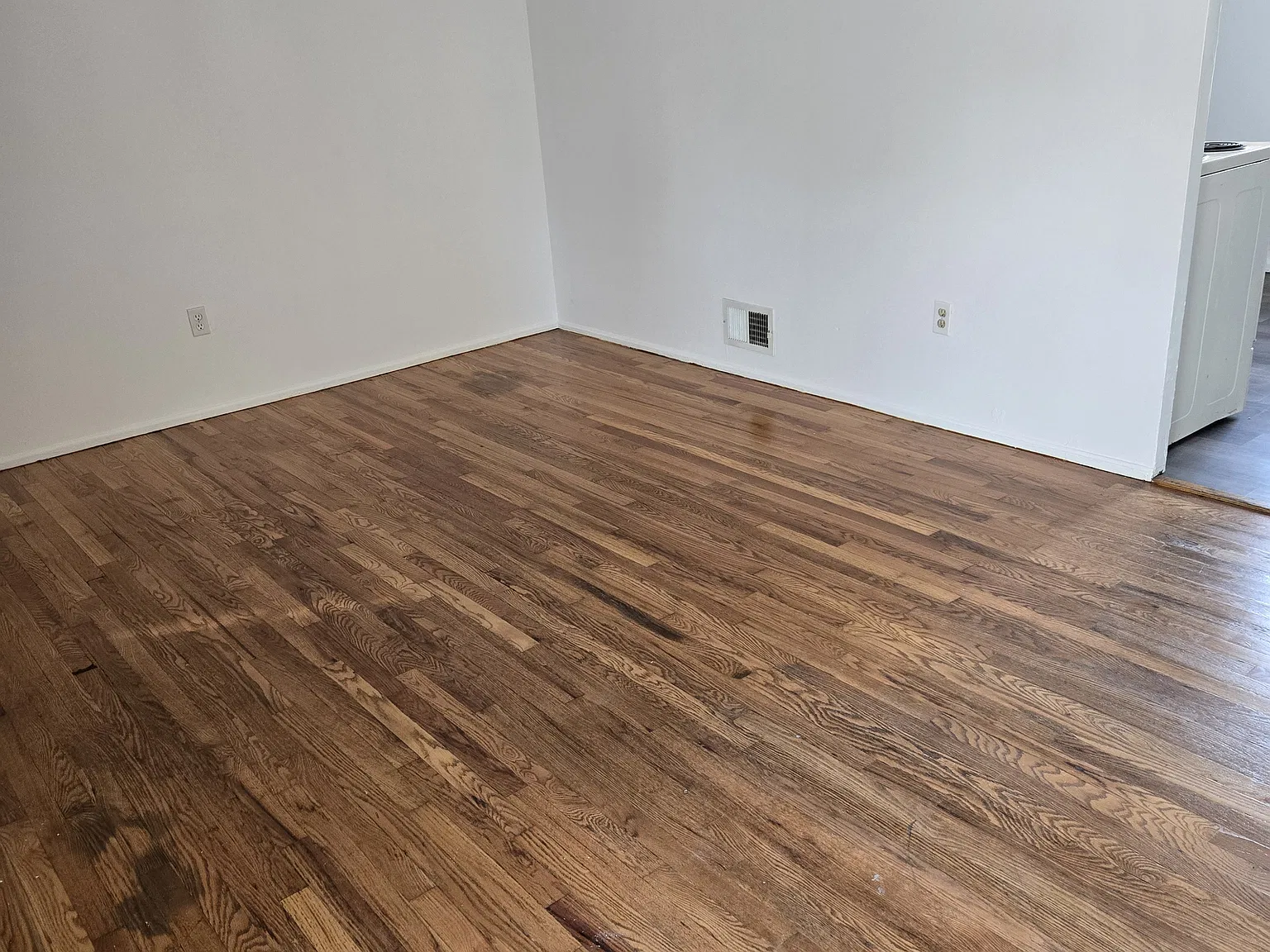 3 bed, 1.5 bath, 1400 sqft, $2,100 — Photo 3