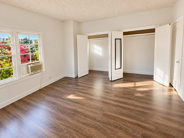 1 bed, 820 sqft, $2,325 — Photo 3