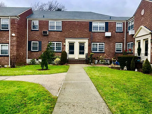 Sold by Keller Williams Realty Landmark | media 11
