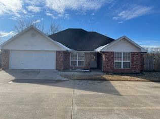 5563 E Antlers Ct, Fayetteville, AR 72701