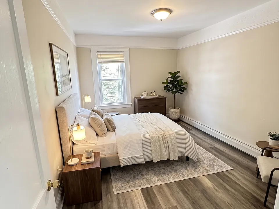 49 Bloomingdale Ave #3