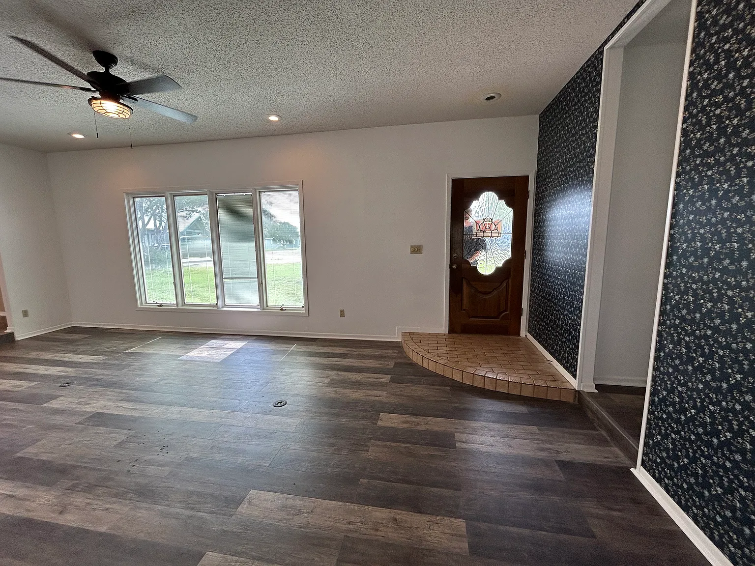4 bed, 1833 sqft, $2,400 — Photo 4