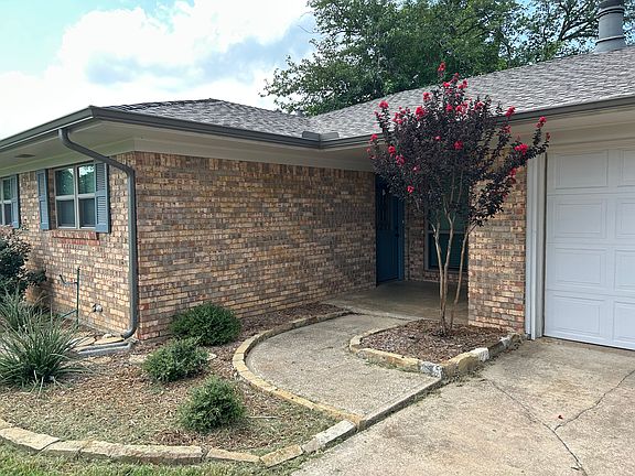 3rd image of 2923 Sidney Dr