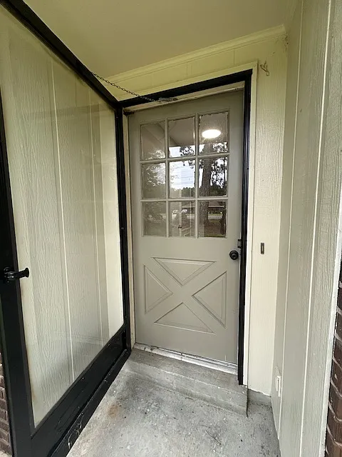3 bed, 1957 sqft, $2,200 — Photo 2