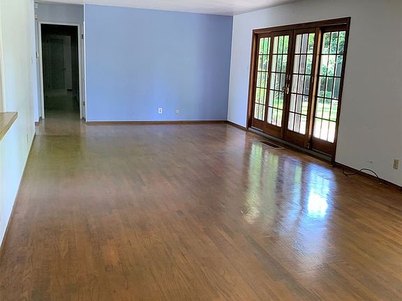 3rd image of 3168 W Sheridan Way