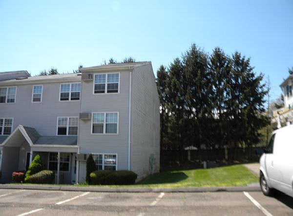 2nd image of 89 Coleman St APT 211