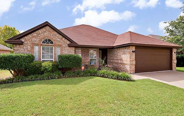 1st image of 304 Bicole Dr