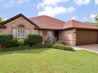304 Bicole Dr, Burleson, TX 76028