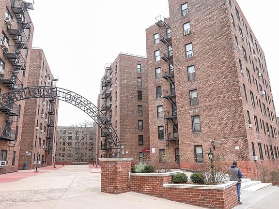 2nd image of 8377 Woodhaven Blvd
