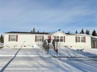 896 Blue Bell Dr, Minot, ND 58701