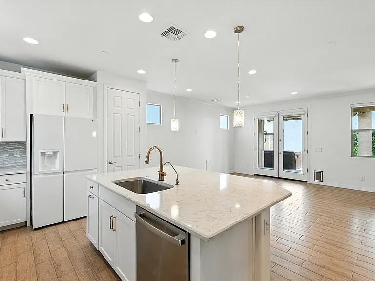 4644 E Beck Ln — Photo 42