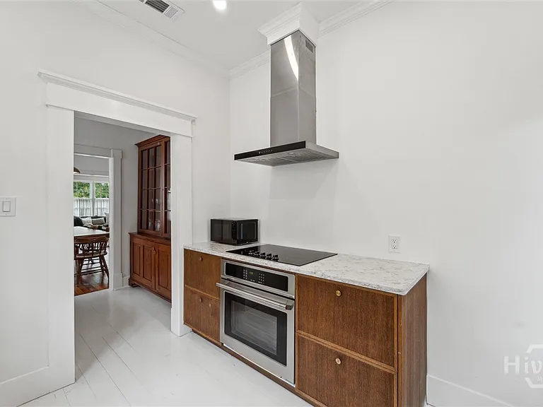 211 W 40th St #B — Photo 18