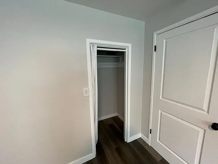 2232 Hoyt Ave- 5 Unit — Photo 14