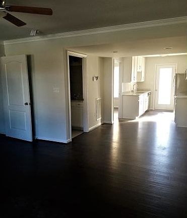 3rd image of 46 Squire Cir