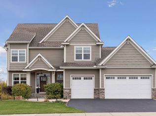 2559 Woods Dr, Victoria, MN 55386