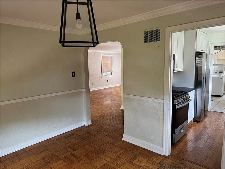 633 Crystal Dr — Photo 8