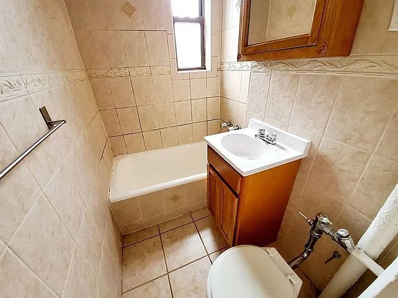 5th image of 725 4th Ave APT Ss5