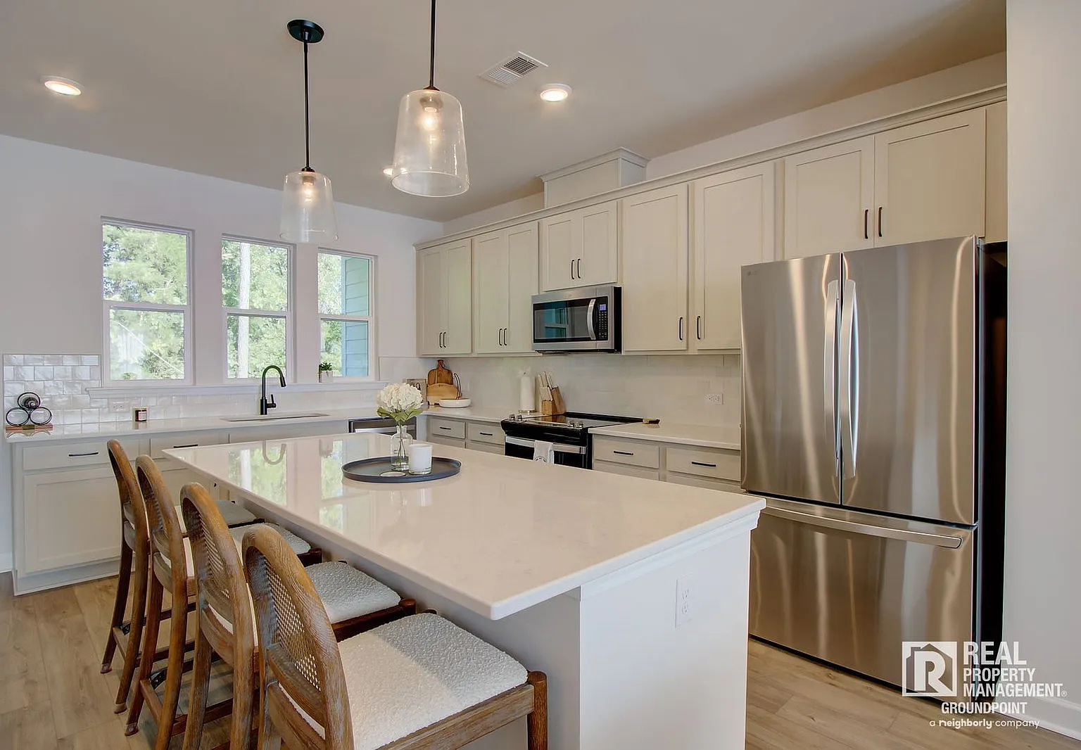 3 bed, 2.5 bath, 2218 sqft, $2,500 — Photo 3