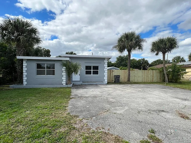 1883 Breezy Ln — Photo 6