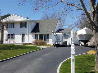 16 Ridgeview Pl, Mount Sinai, NY 11766