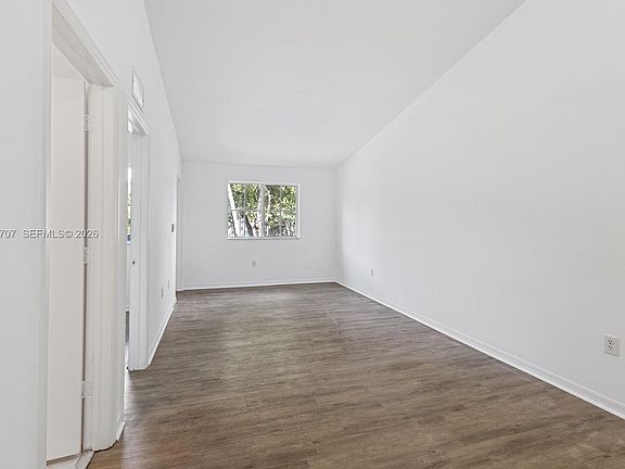 4th image of 2921 SE 13th Ave #20248