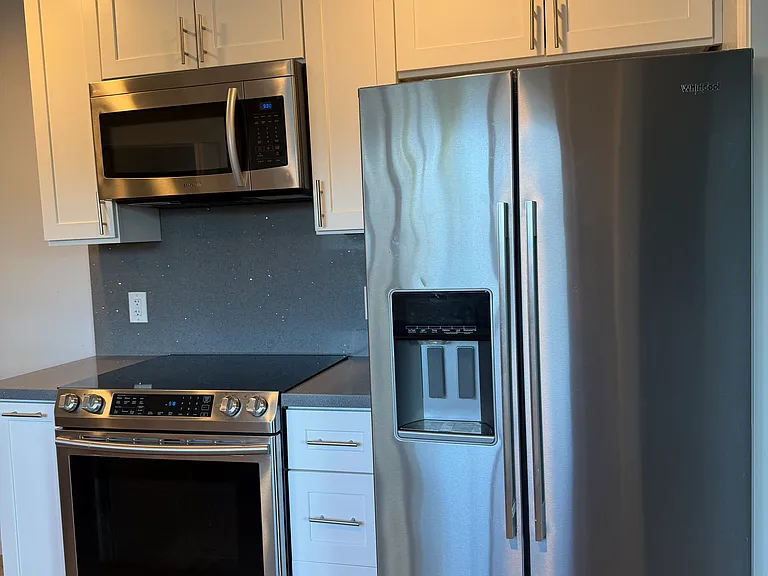 383 Roosevelt Ave — Photo 10
