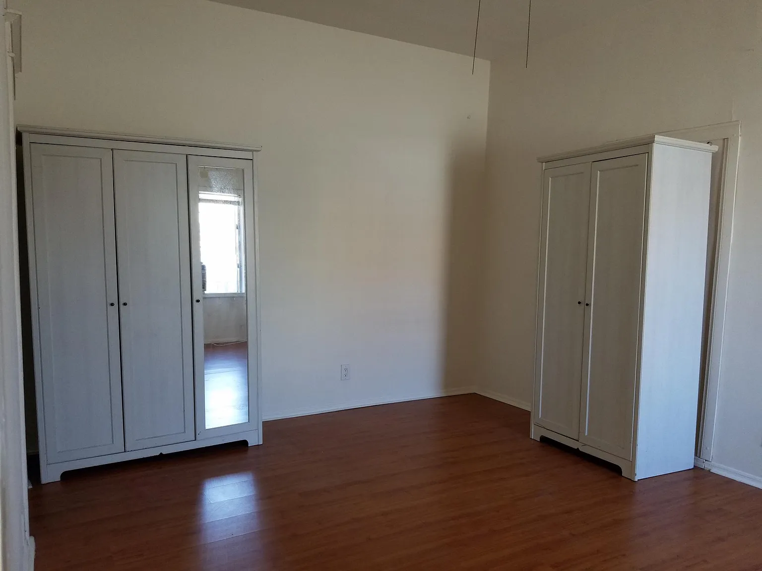 Studio, 300 sqft, $985 — Photo 1
