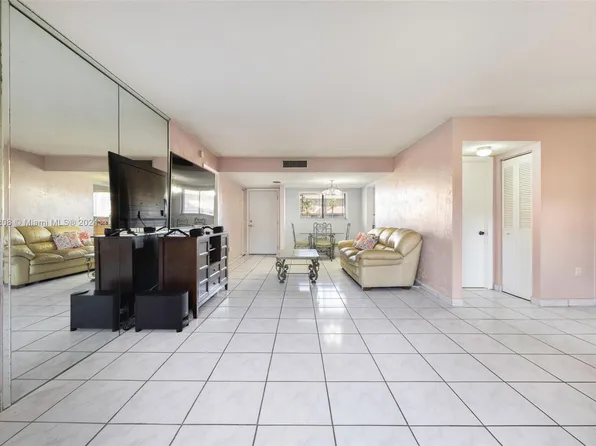 8415 SW 107th Ave APT 221W, Miami, FL 33173