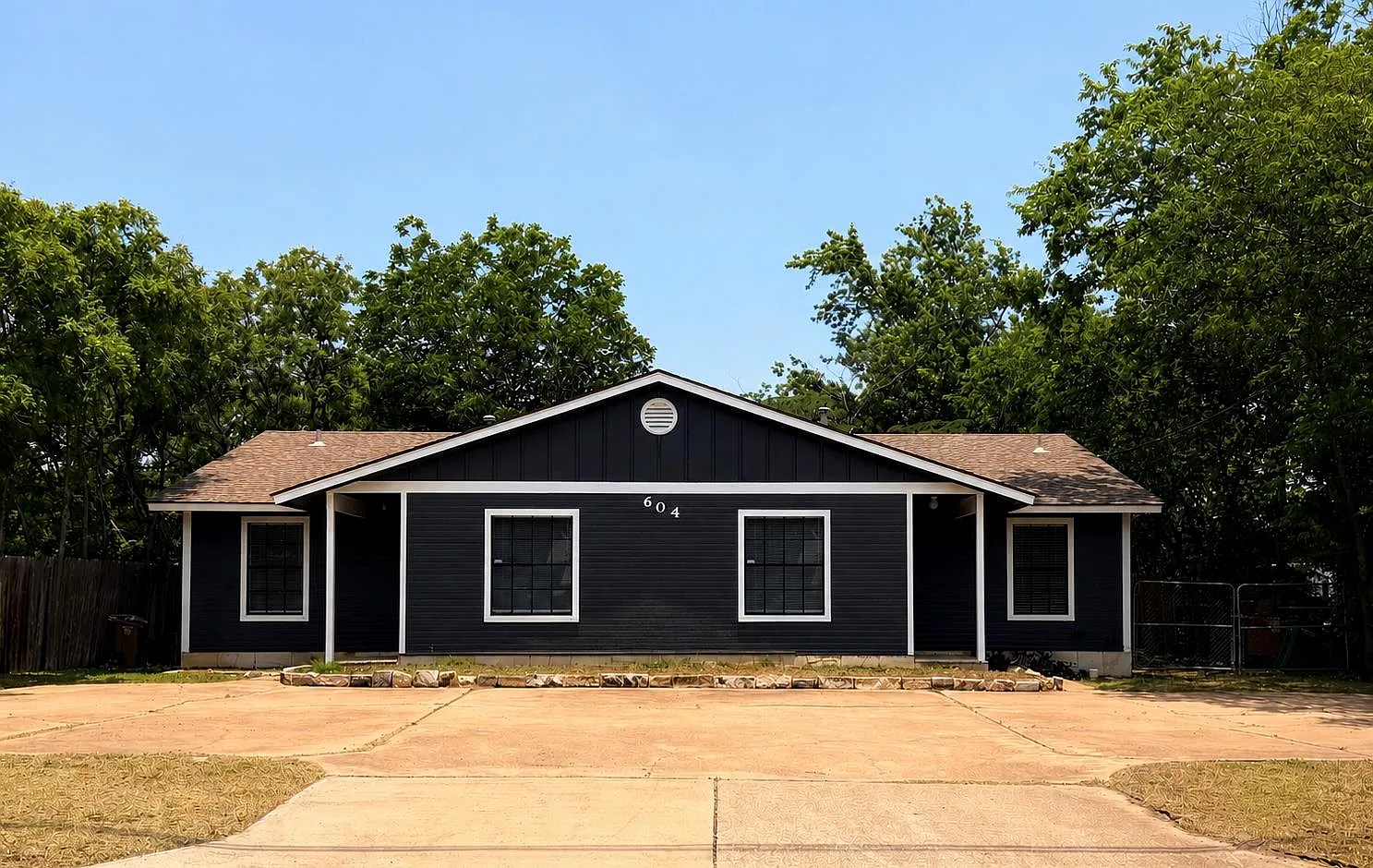 2 bed, 1.0 bath, 1007 sqft, $1,600 — Photo 1
