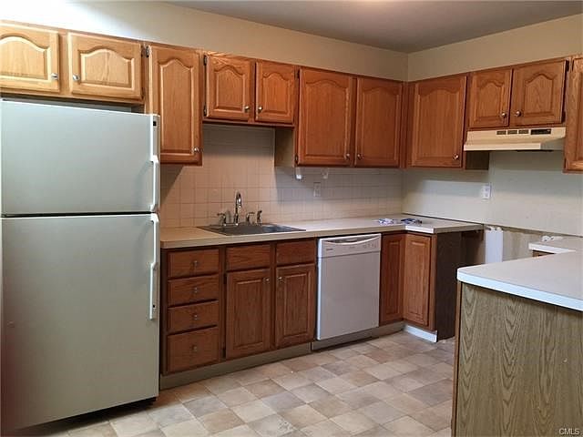 2nd image of 1481 Southford Rd APT D