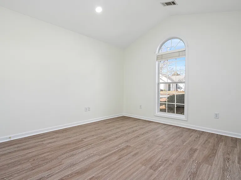 2187 Herndon St — Photo 16