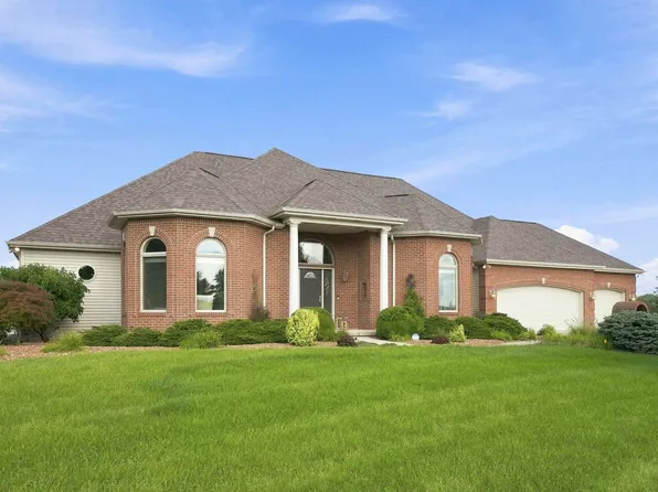 351 Stillwater Dr, Bluffton, IN 46714