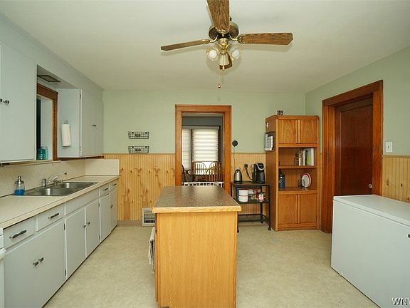 5th image of 61 Verel Ave