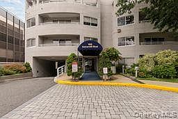 1st image of 100 Cuttermill Rd APT 4V