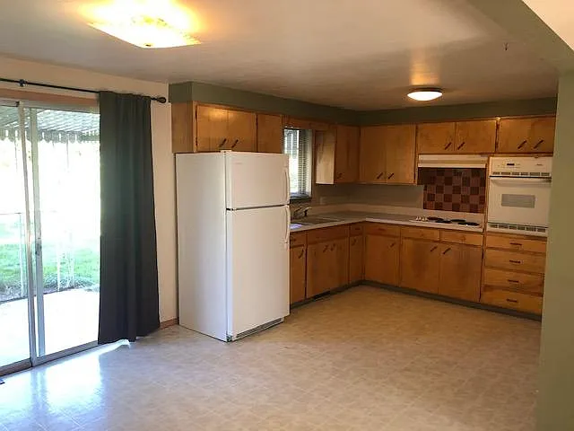 1721 N Empire Ave — Photo 3