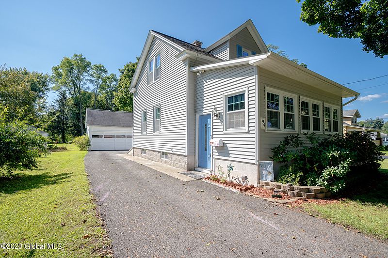 2nd image of 94 Seaman Avenue