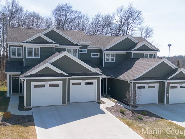 2328 Watertown Way NE, Grand Rapids, MI 49505