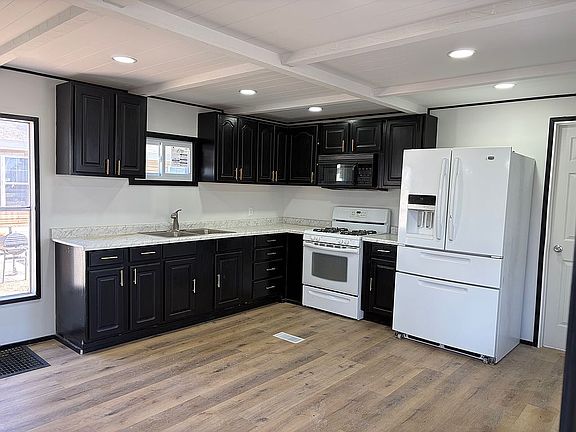 3rd image of 9 Heritage Dr