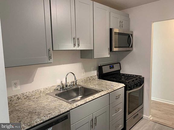 4th image of 15 Canterbury Sq APT 301